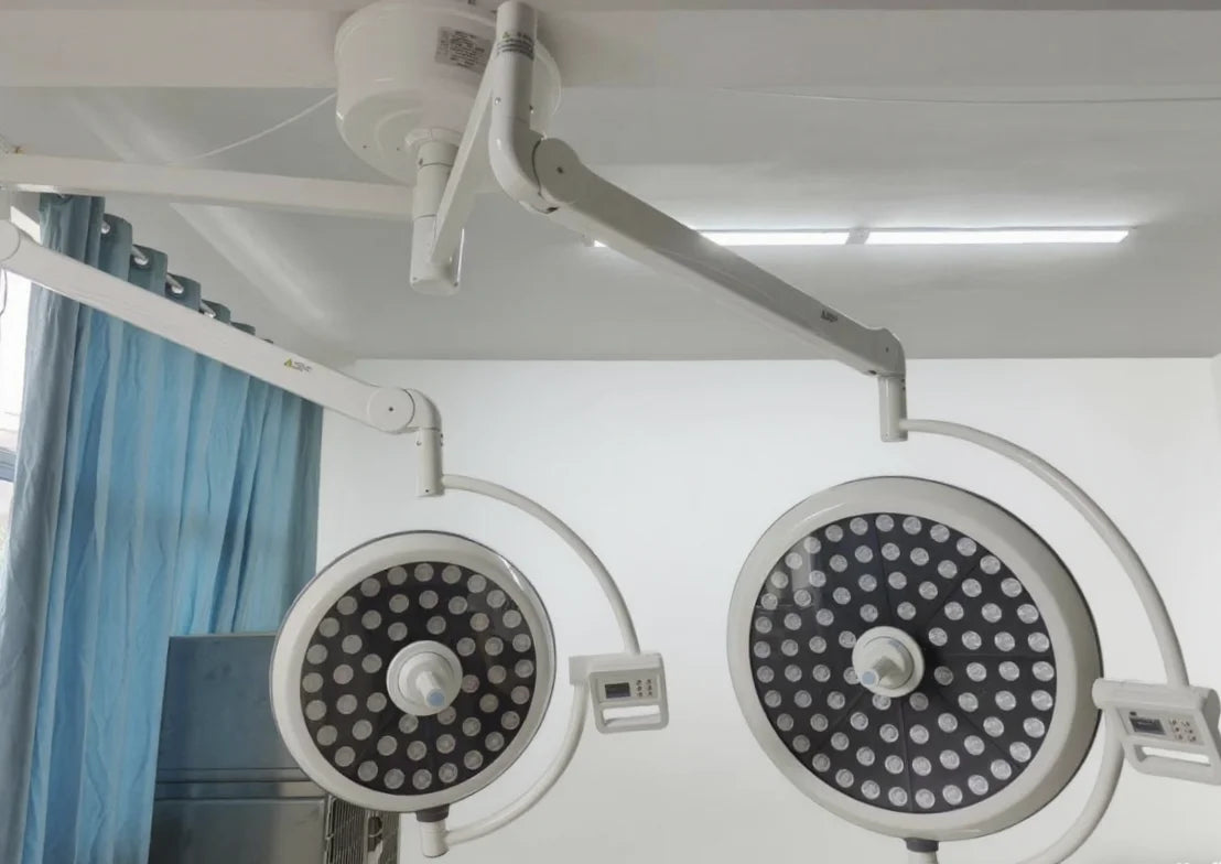 lumière chirurgicale led sans ombre salle opération blanche moderne aseptisée suspension articulée double tête