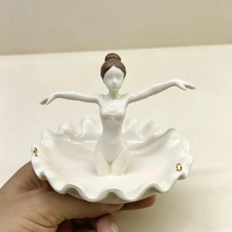 cache pot suspendu sculpture danseuse or blanc art déco élégant bordure ondulée chaînes dorées