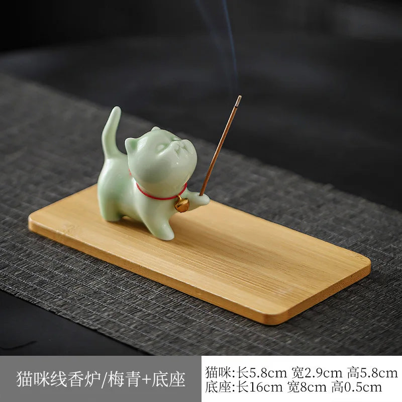 statuette chat vert clair céramique artisanale salon décoration incense apaisante moderne