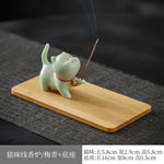 statuette chat vert clair céramique artisanale salon décoration incense apaisante moderne