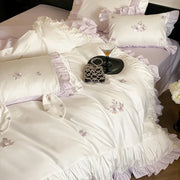 ensemble literie floral brodé blanc cassé lilas clair volants romantique shabby chic taies d'oreiller