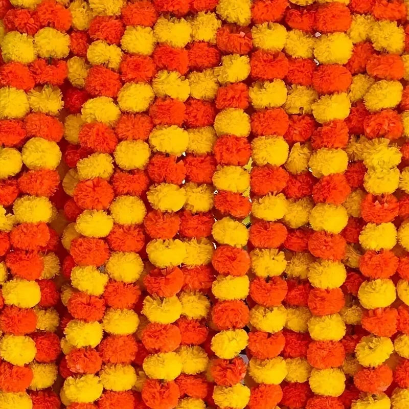 guirlandes fleurs orange jaunes clochettes décoration extérieure intérieure ambiance festive