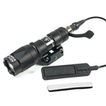 lampe torche led noire lumens 500 600 lumen militaire anti dérapant clip fixe batterie