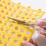 tapis salle bain modulable perforations texturées moderne jaune vert gris fixations noires éléments