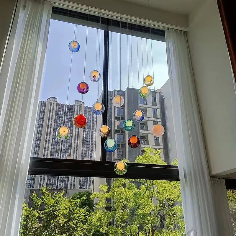 lampes suspendues modernes sphères colorées brillantes intensité variable transparentes opaques chambre salon