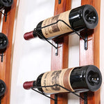 présentoir vin mural bois marron étagère murale bouteilles verres plantes rustique