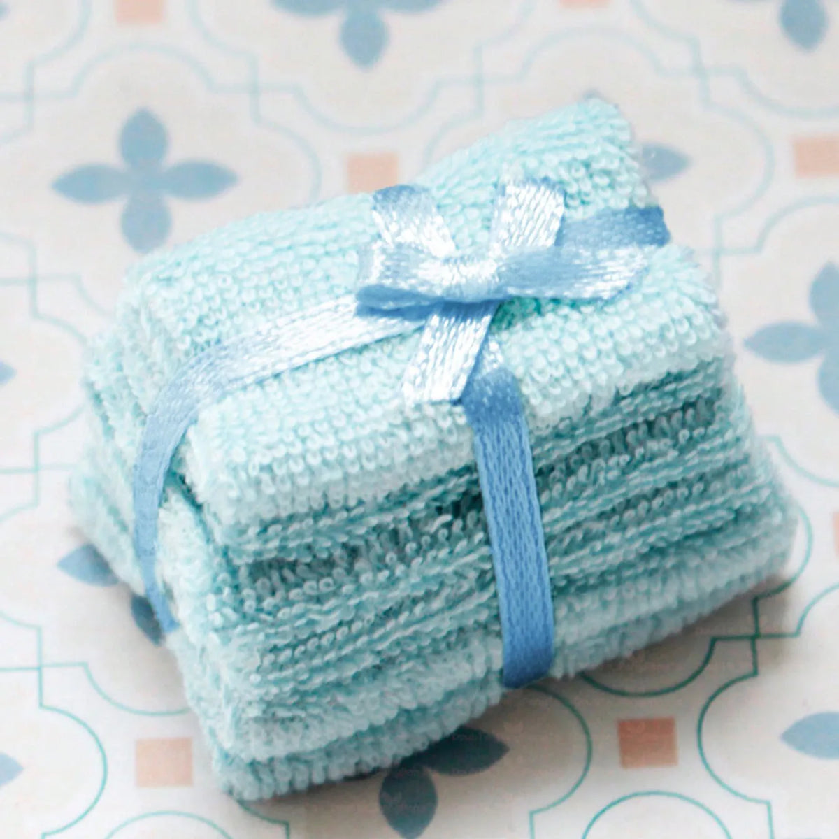 serviettes bain miniature rayées blanc bleu clair opaques ruban