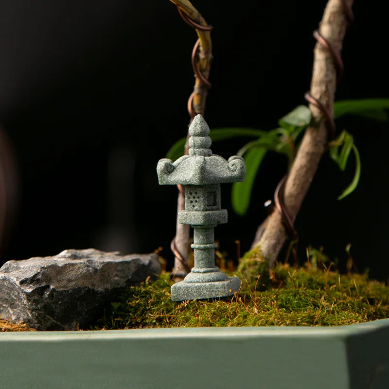 décoration table zen pierre miniature lanterne japonaise arbre branches mousse rocher gris vert traditionnelle