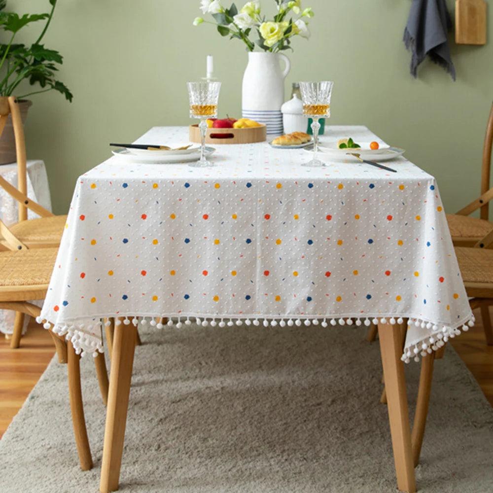 nappe table blanche moderne points multicolores bordure pompons extérieur intérieur mariage festivité geometrique