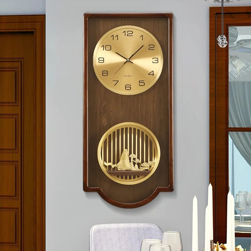 horloge murale bois grainé classique or noir décor asiatique personnages animaux