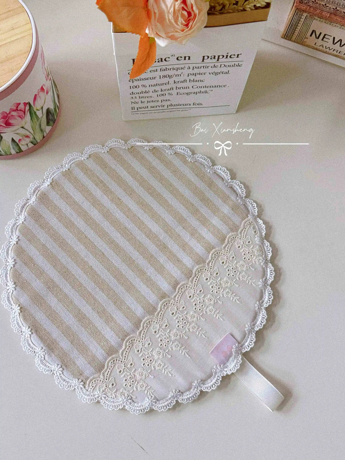 serviettes table dentelle rose clair blanc beige marron violet classiques opaques