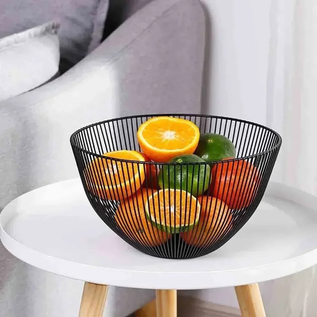 Panier métal vert dans une cuisine moderne