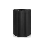 ensemble salle bain moderne distributeur savon noir pot brosses dent blanches pots produits toilette