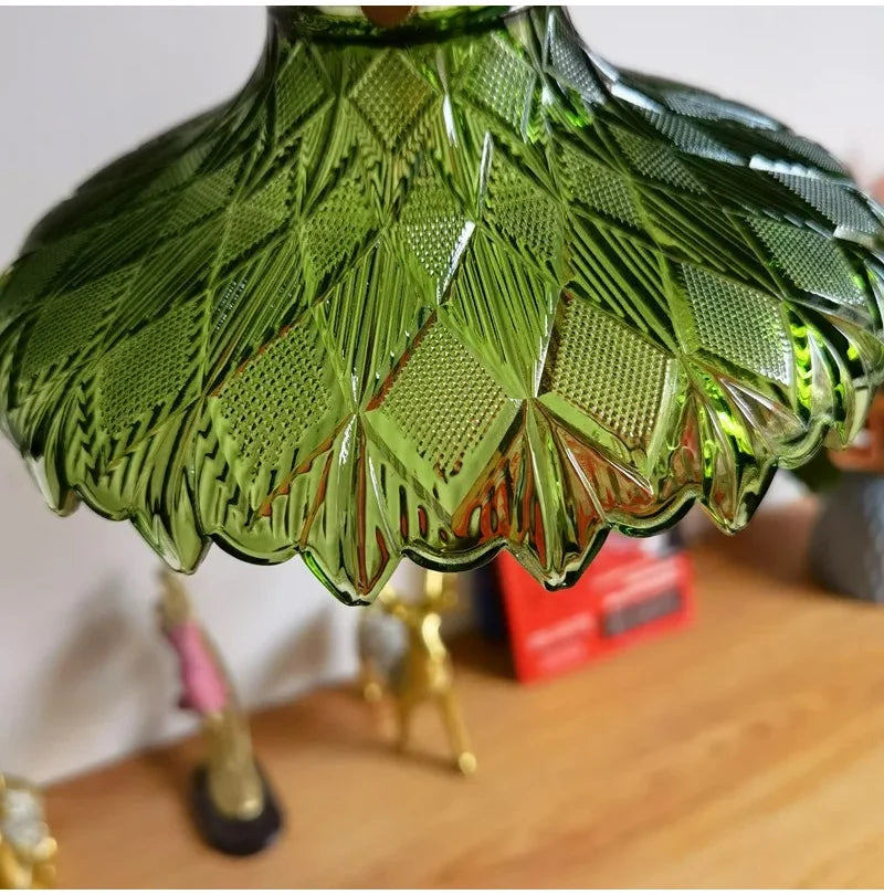 suspension lumineuse vintage vert doré motifs géométriques ampoules câbles chaînes métal