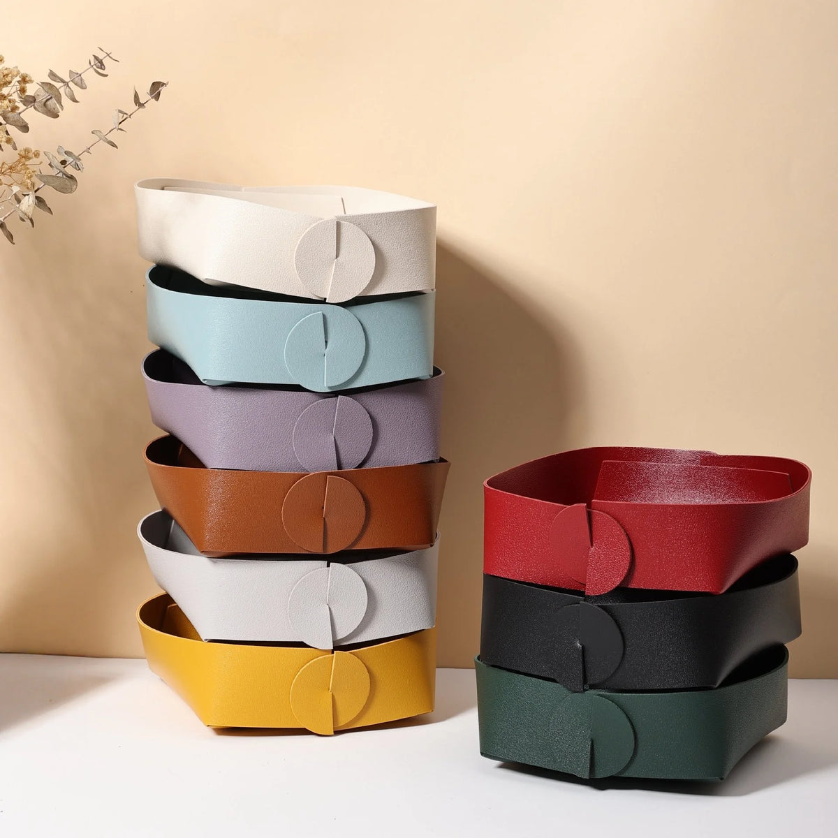 boîtes rangement modernes matériau cuir couleurs vert rouge marron noir gris jaune opaques clés