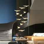 suspension lumineuse or oiseaux stylisés contemporaine minimaliste salon chaînes fixations métal lumière blanche chambre