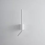 Détail du bras rotatif et de l'interrupteur de la lampe de chevet noire