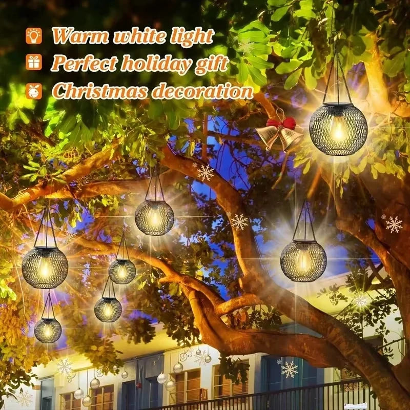 Lanterne solaire étanche argentée éclairant une terrasse