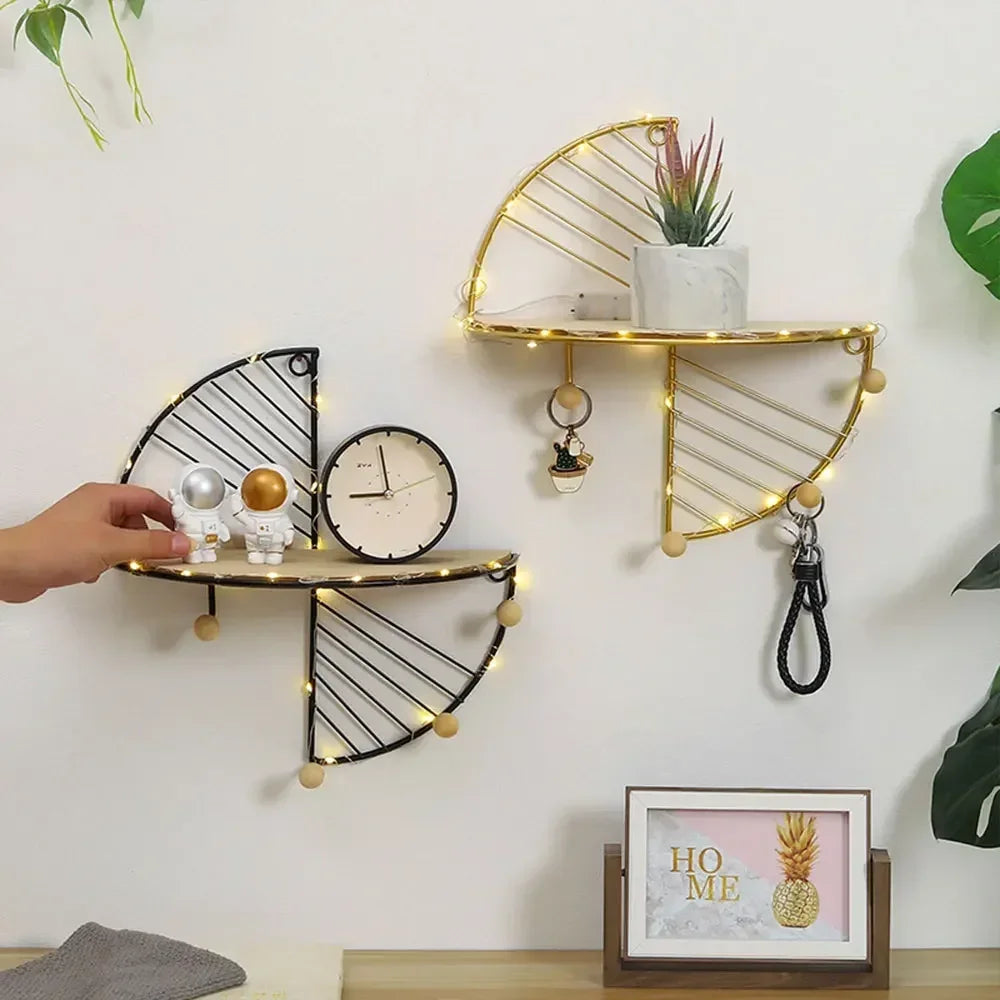 étagère murale moderne métal noir doré bois horloge pot fleurs porte clés figurine