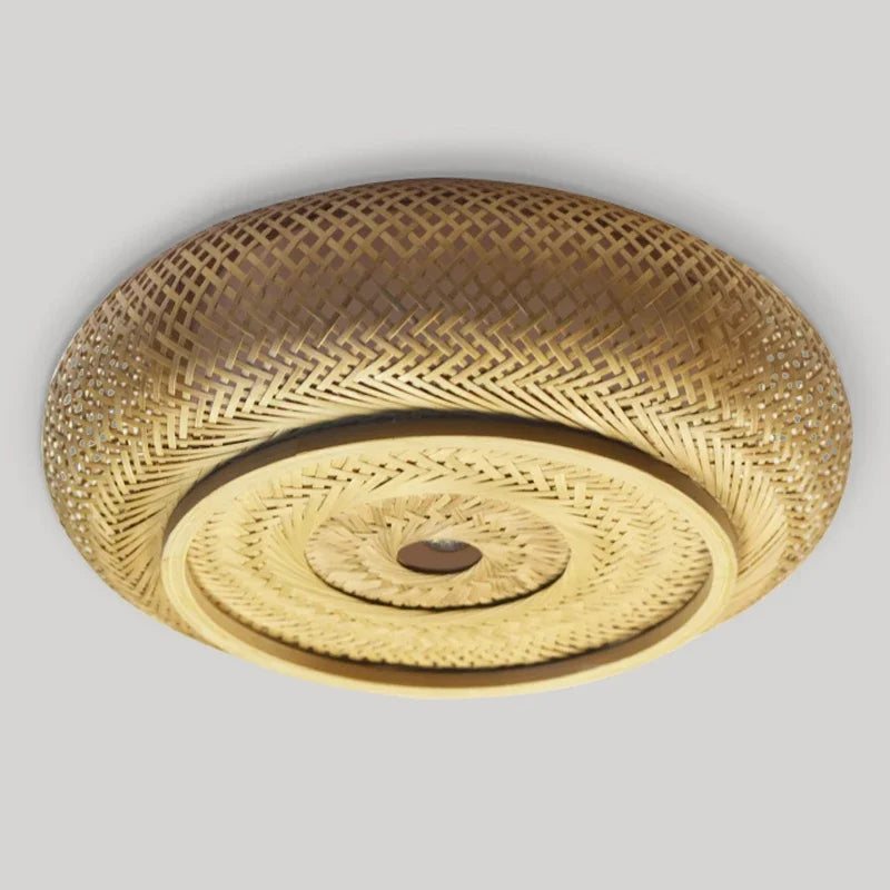 Suspension bambou de 60cm dans une chambre moderne