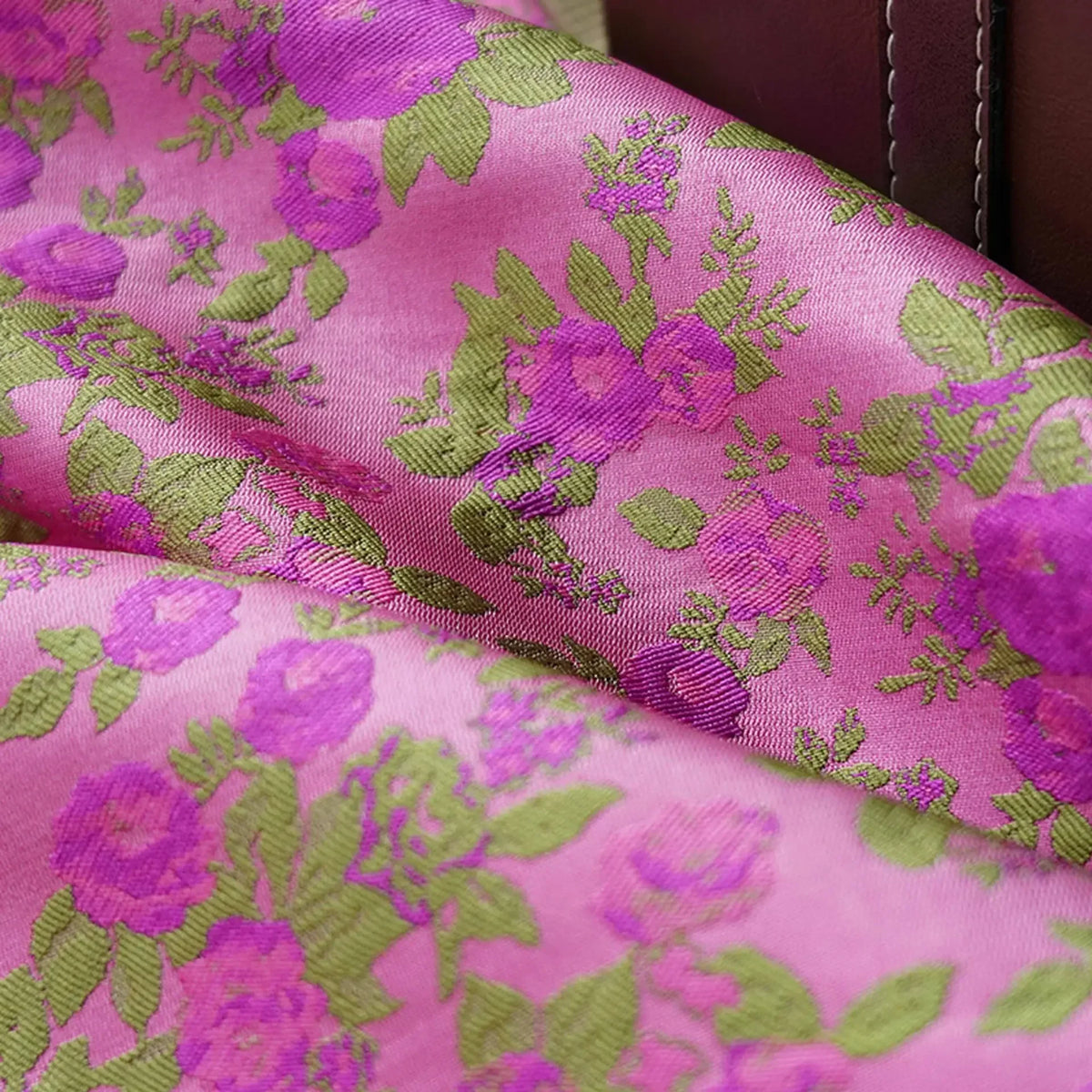 tissu imprimé floral rose clair vert olive respectueux environnement largeur 160cm traditionnel bricolage