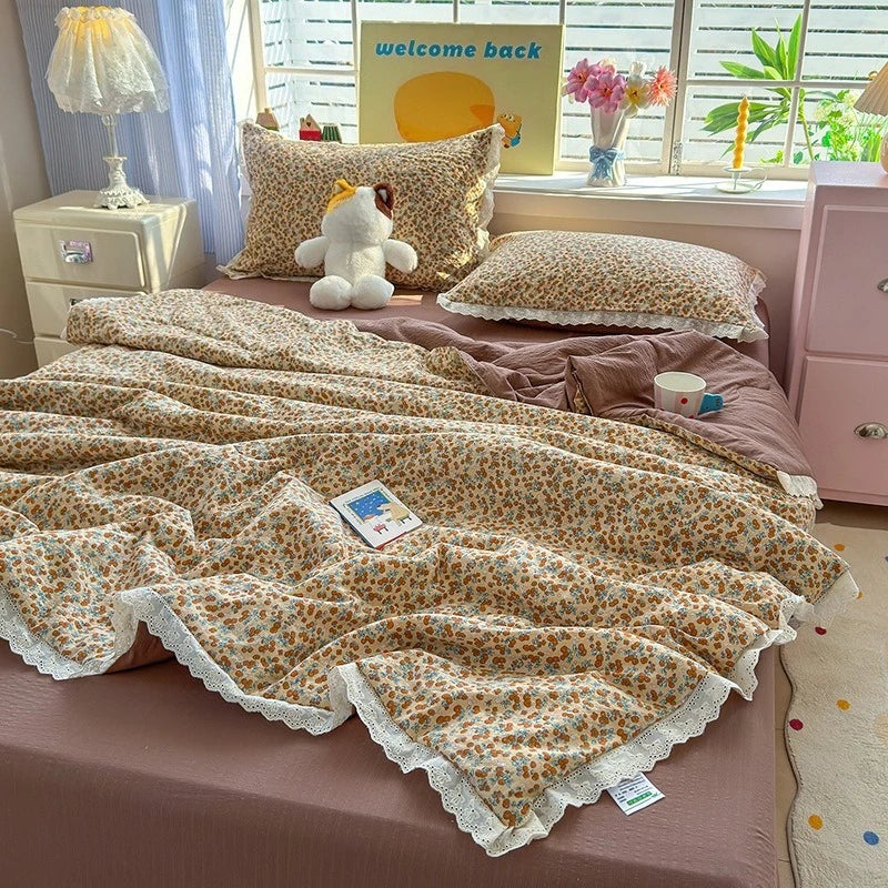 litre couverture fleurs romantique gris rouge blanc dentelle bordure chambre fille