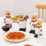 figurine cuisinier cartoon blanc gris rouge texture résinée brillante assiettes fruits spatule cuillère