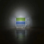 panneau lumineux moderne aimanté clips vert bleu blanc logos enseignes family mart lawson station