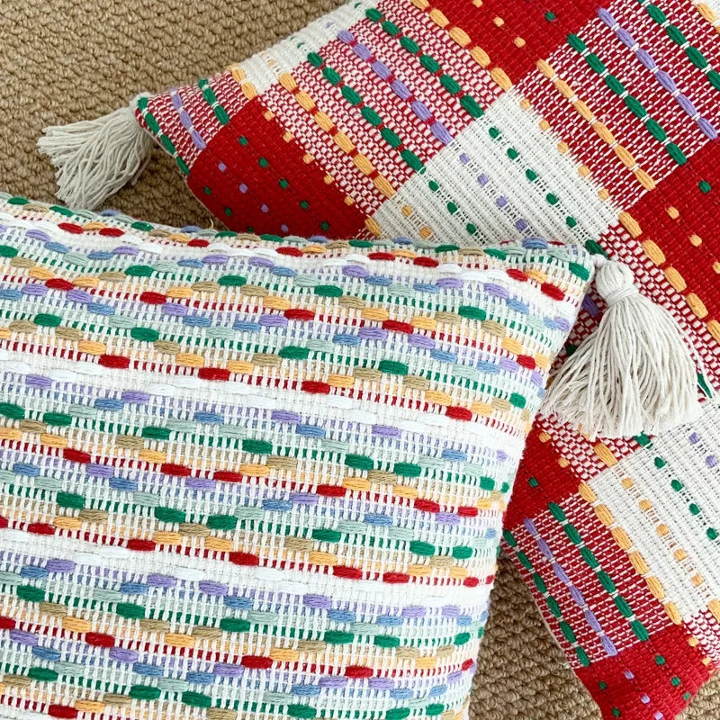 housses coussins carrées jacquard géométriques coton linge adhésives boho chic rouges blanches vertes maison