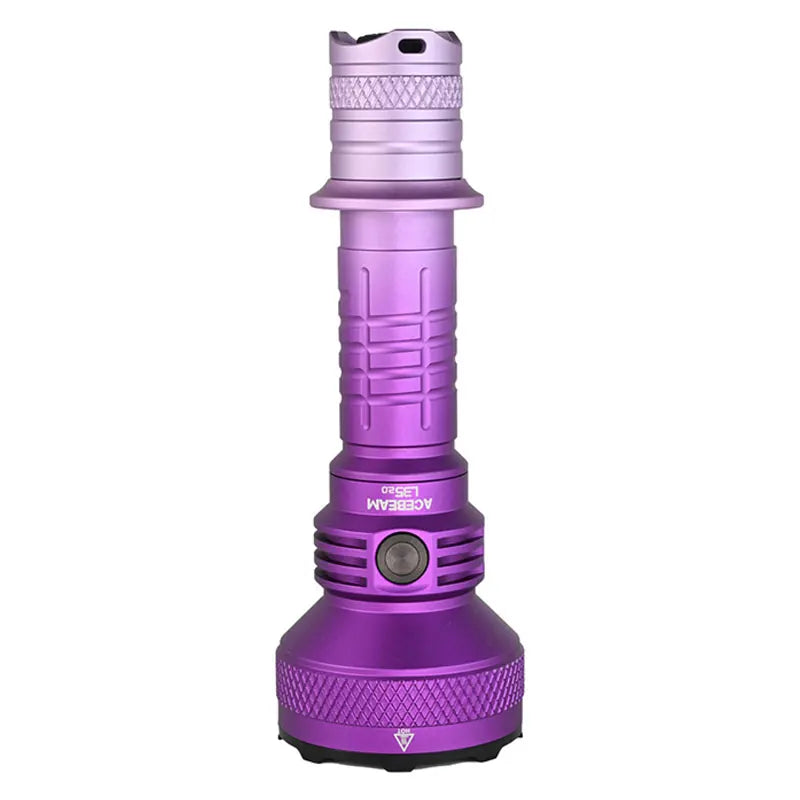 lampe torche super lumineuse rechargeable 500m distance éclairage led aluminium noir texturé pratique robuste