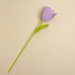 bouquet fleurs artificielles tricotées violettes blanches vertes artisanal crocheté intérieur décoration maison