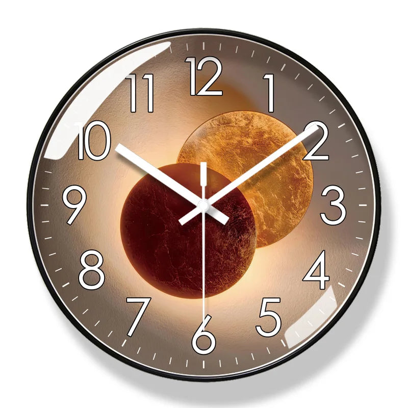 horloge murale moderne cadre doré motif planètes luxe silencieuse décoration salon intérieur gris