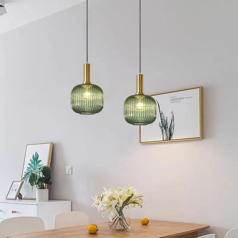 suspension lumineuse moderne vert rayures opacité câble noir gris beige chambre salon
