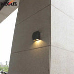 applique murale led moderne noir ip65 résistante extérieur intérieur fixations vis