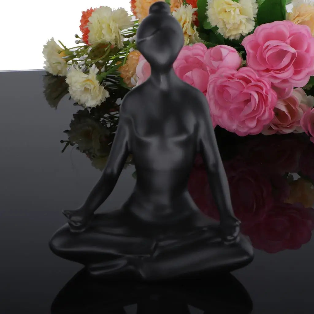ornements deco moderne figurines yoga noires differentes poses minimaliste sculptural