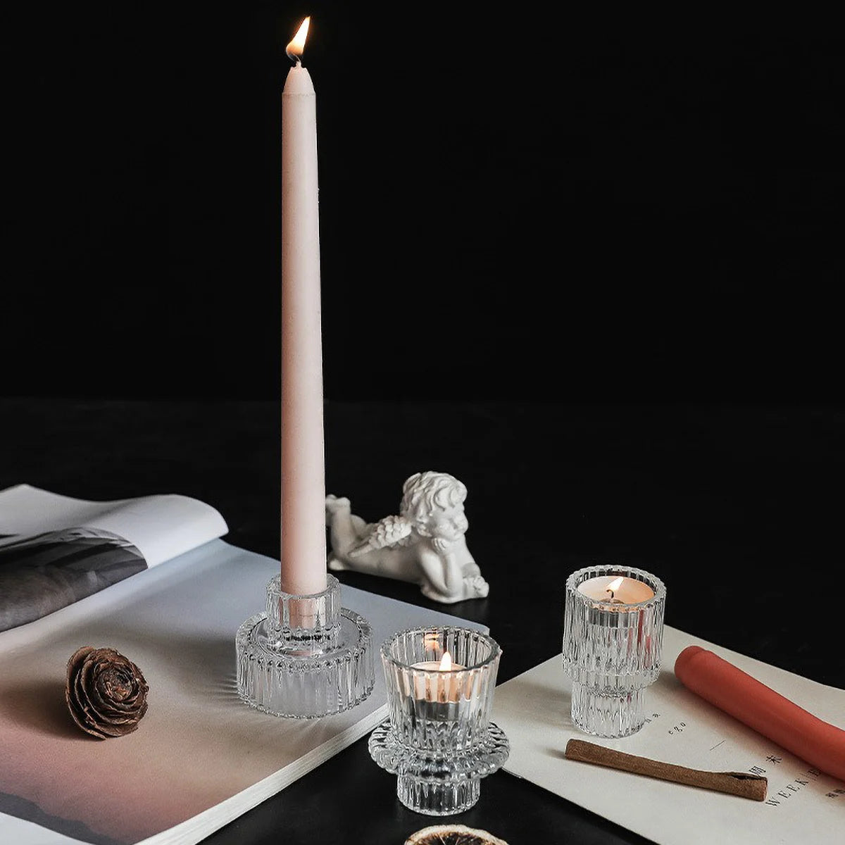photophore verre transparent moderne bougies assorties rayures verticales décoration intérieure table élégant support