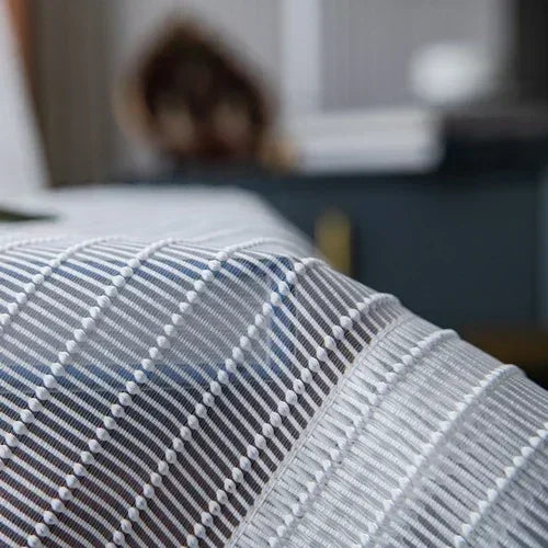 rideau blanc translucide moderne rayures fines fenêtre salon maison