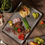 assiettes modernes gris métallisé mat opaques set repas fourchette couteau fruits légumes