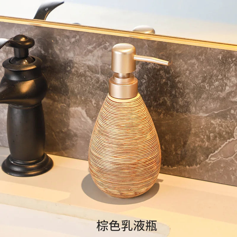 ensemble salle bain moderne tissage texture plateau savon brosse dents gobelet distributeur liquide beige