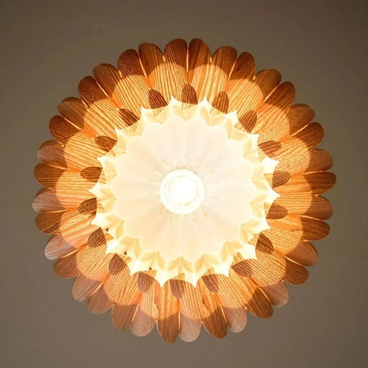 suspension lumineuse bois marron clair feuilles ouvertes moderne organique