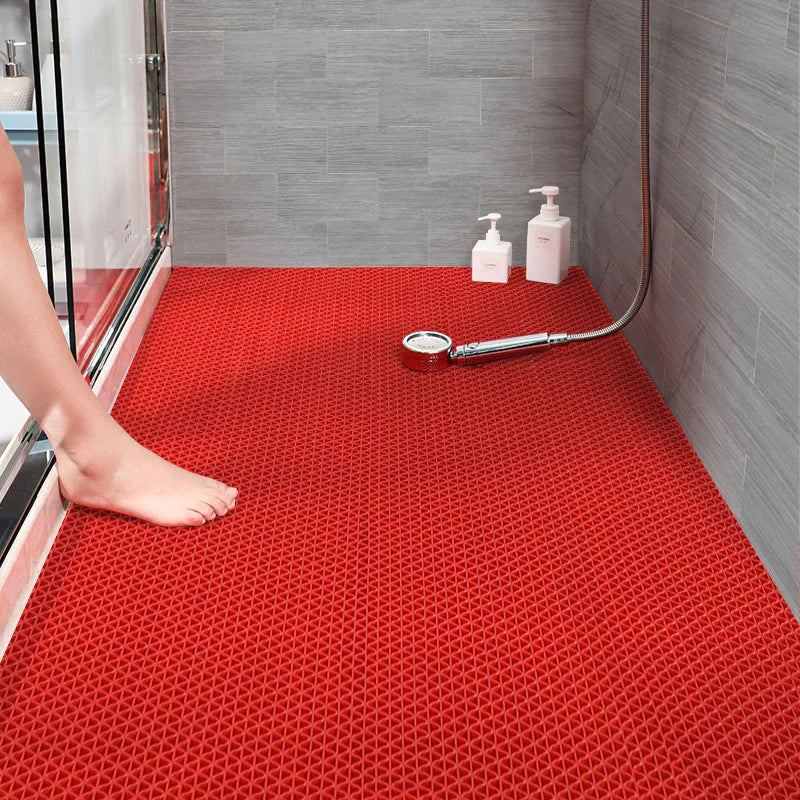 tapis sol salle bain antidérapant moderne motif géométrique rouge noir respectueux environnement