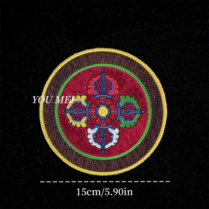 broderies tibétaines motifs fleurs table carrée coton polyester artisanal rouge bleu vert jaune marron
