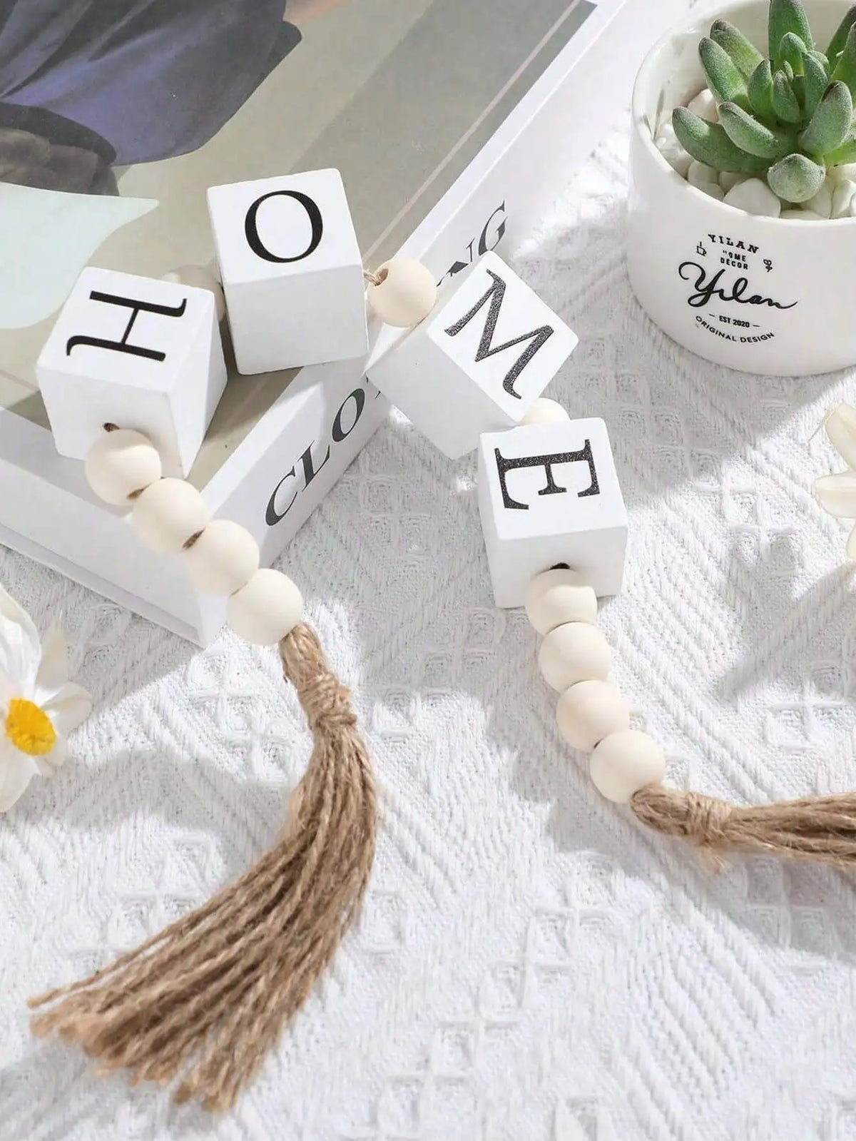 décoration intérieure guirlande lettres bois blanc tassel corde naturelle rustique chambre salon