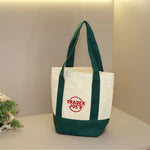 sac main toile verte rouge blanc jaune trader joes logo poignées simple pratique