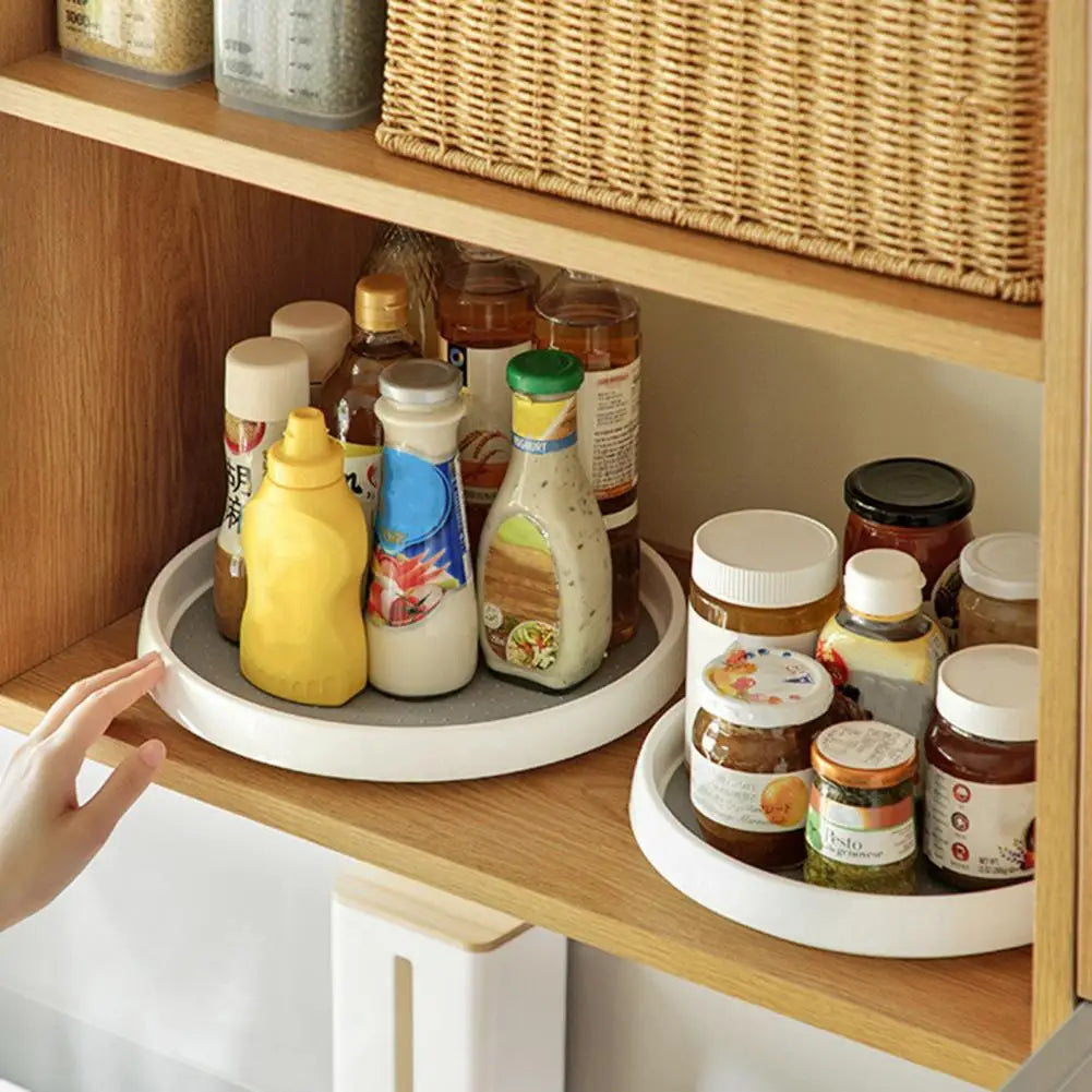 Plateau antidérapant bleu avec condiments organisés