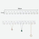 Détail des crochets du porte-bijoux acrylique pour pendentifs