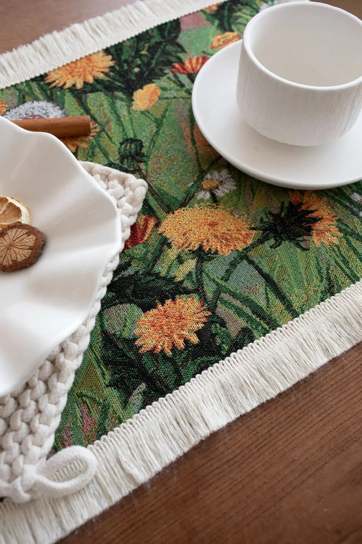 chemin table fleuri vert orange blanc tapisserie bordure frisée coton polyester