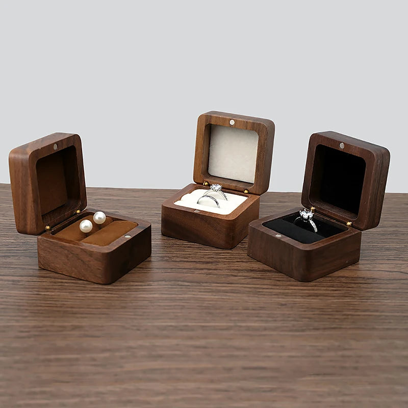 boîtes bijoux marron foncé texture bois vis coussin blanc classique bague coffret cadeau emballage