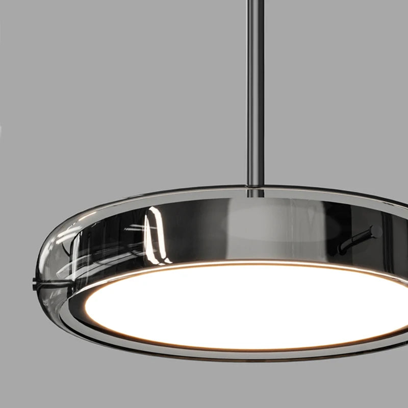 suspension lumineuse moderne plusieurs lampes noir argenté base câbles métalliques abat jour opaques minimaliste