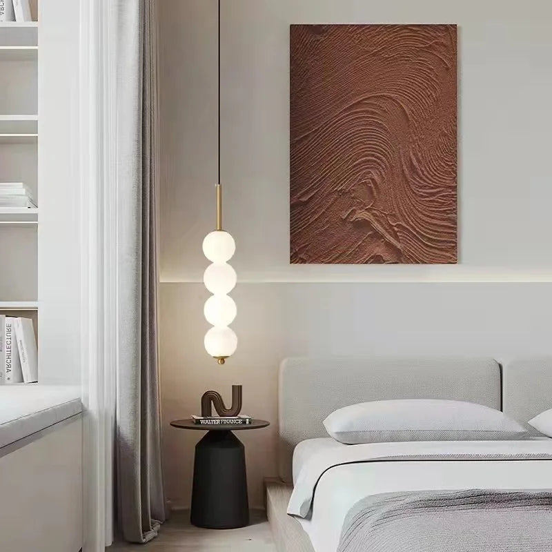 Lampe suspendue LED allumée ambiance chaleureuse 4000K